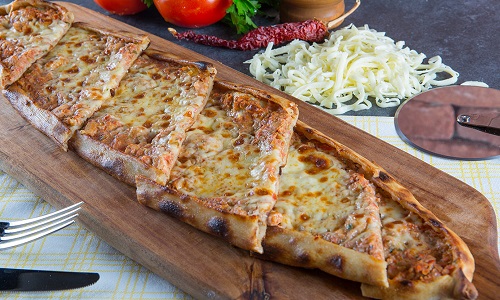 Adalar Kaşarlı pide